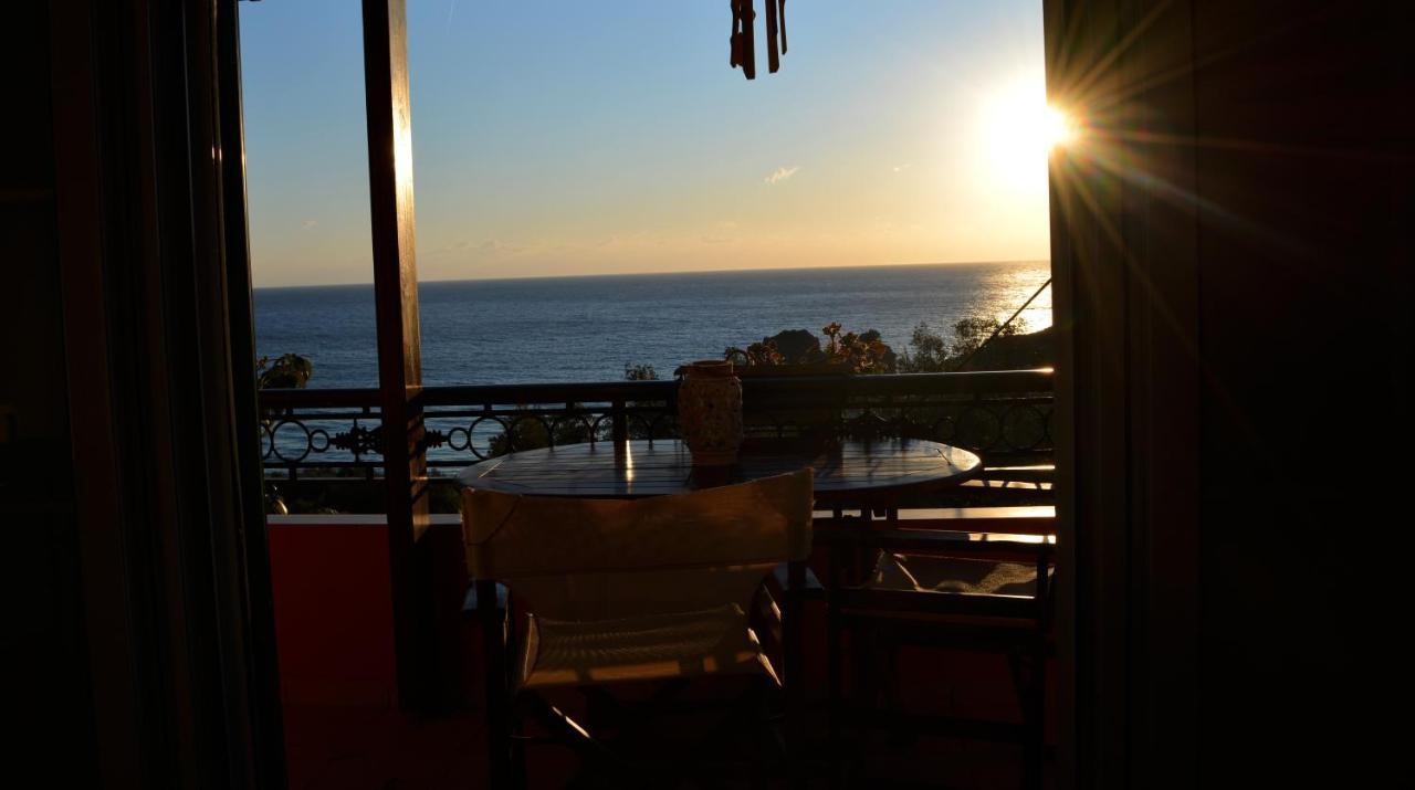 Papadatos Apts With Amazing View - 5Mins From The Beach Kontogialos Εξωτερικό φωτογραφία
