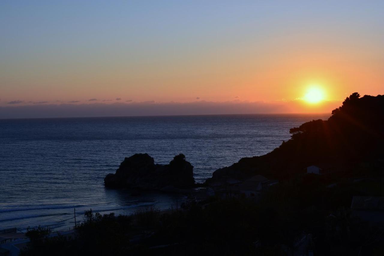 Papadatos Apts With Amazing View - 5Mins From The Beach Kontogialos Εξωτερικό φωτογραφία